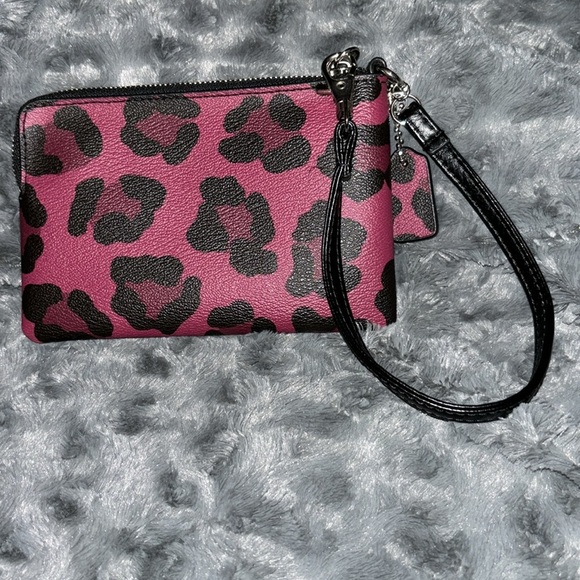 Coach Ocelot Coach Print Corner Zip Wristlet F64238 - Picture 3 of 9